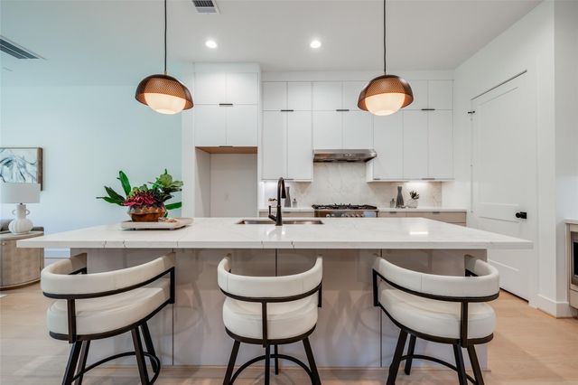 816 W 17th Street, Houston, TX 77008