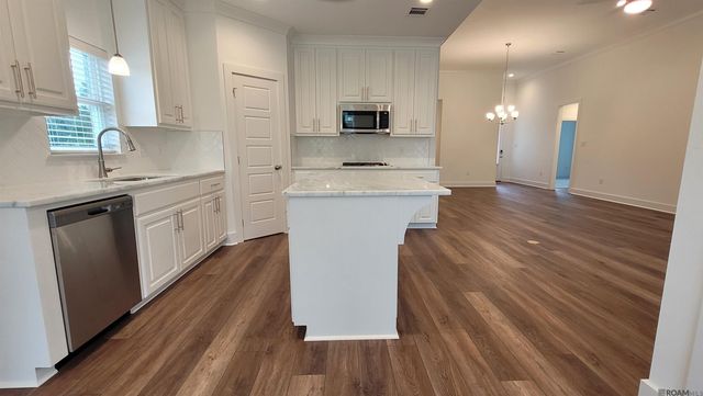 7024 Garden Hill Dr, Baton Rouge, LA 70817