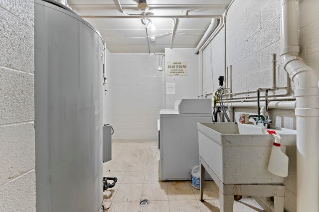 564 Timber Ridge Drive 305, Carol Stream, IL 60188