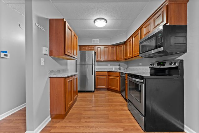 564 Timber Ridge Drive 305, Carol Stream, IL 60188