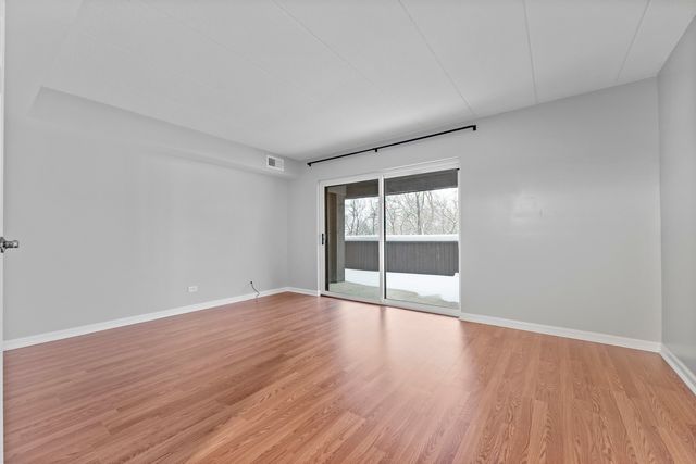 564 Timber Ridge Drive 305, Carol Stream, IL 60188