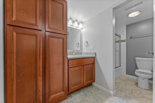 564 Timber Ridge Drive 305, Carol Stream, IL 60188