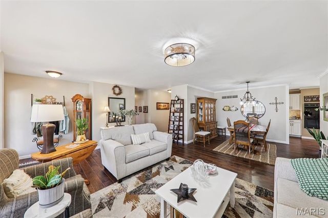 5933 Loblolly Court, St Louis, MO 63128