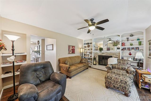 5933 Loblolly Court, St Louis, MO 63128