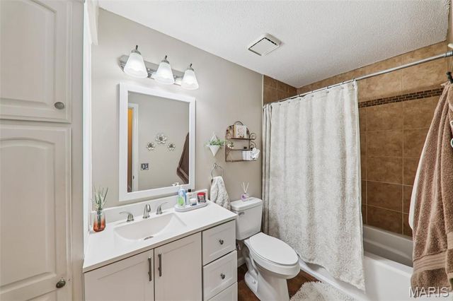 5933 Loblolly Court, St Louis, MO 63128