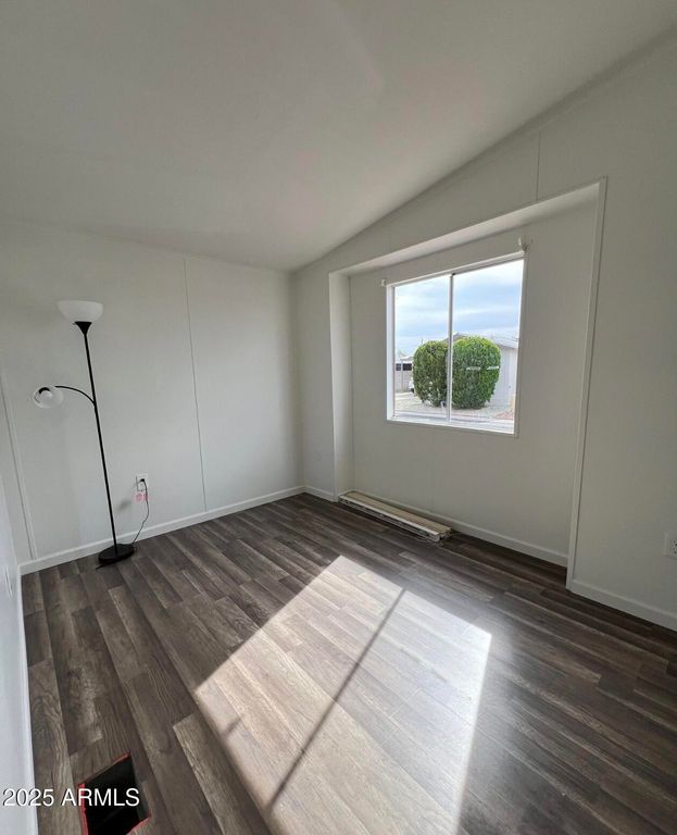 Image 15 of property listing at 8601 N 103RD Avenue 58, Peoria, AZ 85345