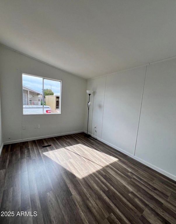 Image 16 of property listing at 8601 N 103RD Avenue 58, Peoria, AZ 85345