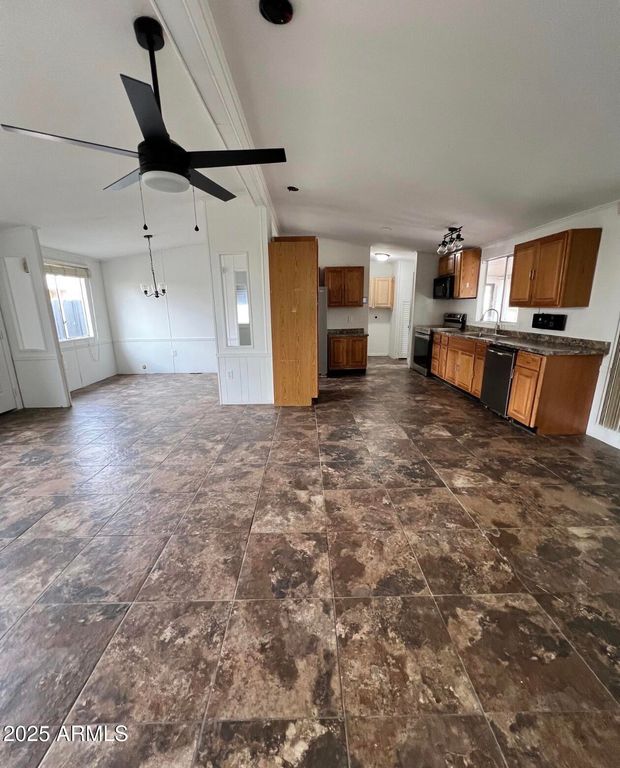 Image 9 of property listing at 8601 N 103RD Avenue 58, Peoria, AZ 85345