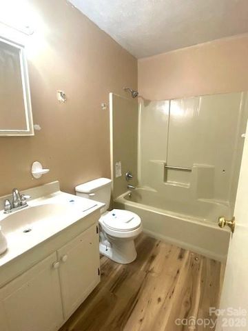 15 Golden Oaks Lane, Fletcher, NC 28732