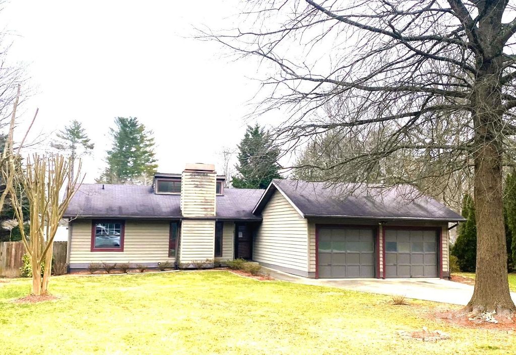 15 Golden Oaks Lane, Fletcher, NC 28732