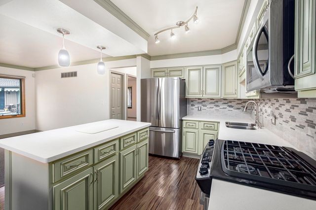 548 Park Place, Saline City, MI 48176