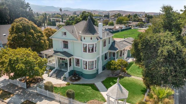 712 West Street, Hollister, CA 95023