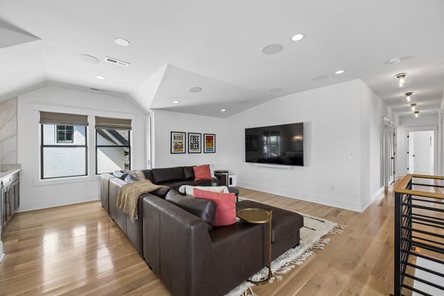 1012 Lawrence Ave, Nashville, TN 37204