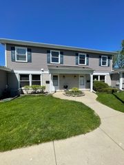 1301 Kingsbury Drive B, Hanover Park, IL 60133