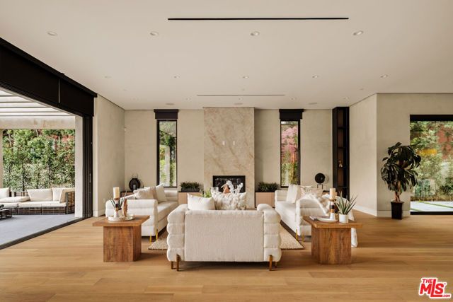 4528 Matilija Avenue, Sherman Oaks, CA 91423