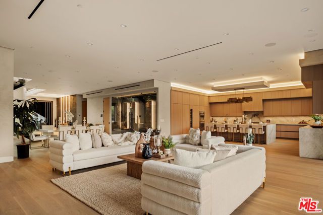 4528 Matilija Avenue, Sherman Oaks, CA 91423