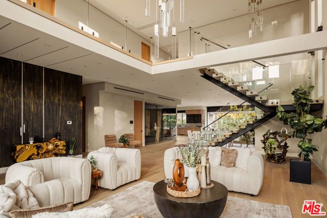 4528 Matilija Avenue, Sherman Oaks, CA 91423