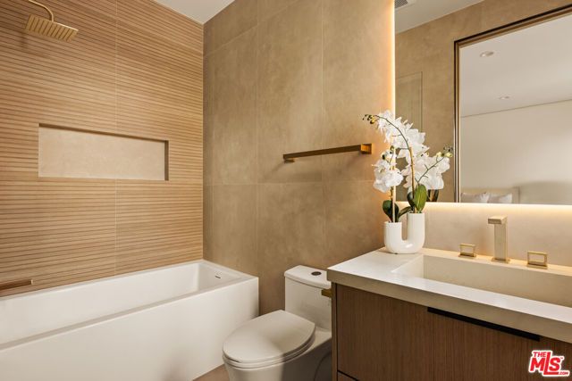 4528 Matilija Avenue, Sherman Oaks, CA 91423