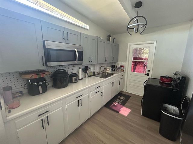 7615 LAVENDER LANE, Tampa, FL 33619
