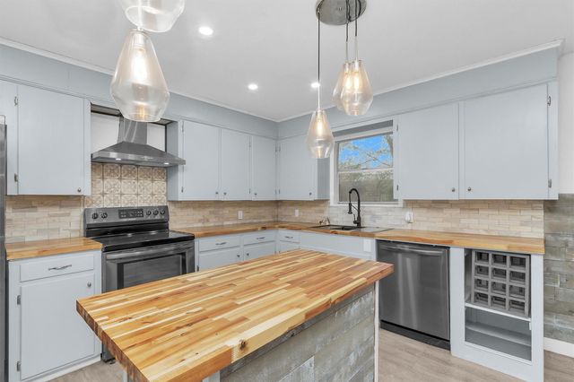 1314 Hooks Street, Crockett, TX 75835