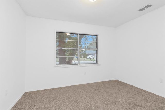 1314 Hooks Street, Crockett, TX 75835