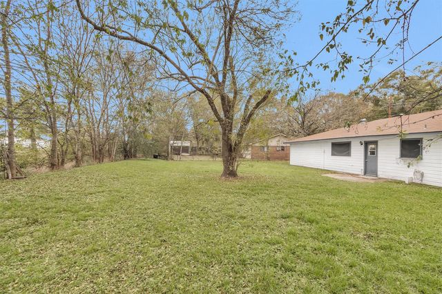 1314 Hooks Street, Crockett, TX 75835