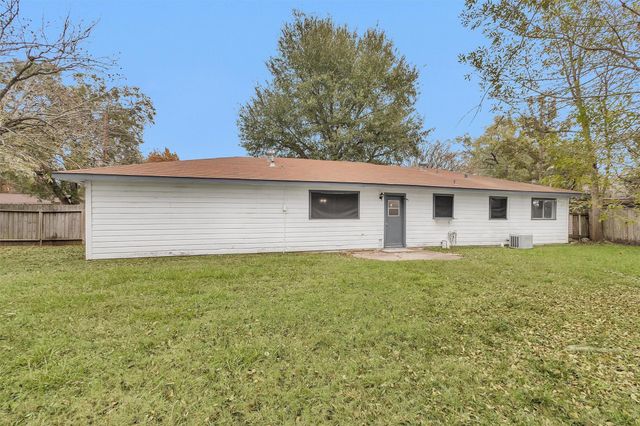 1314 Hooks Street, Crockett, TX 75835