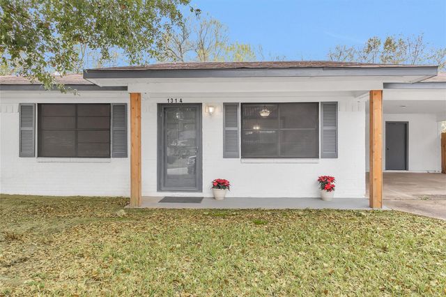 1314 Hooks Street, Crockett, TX 75835