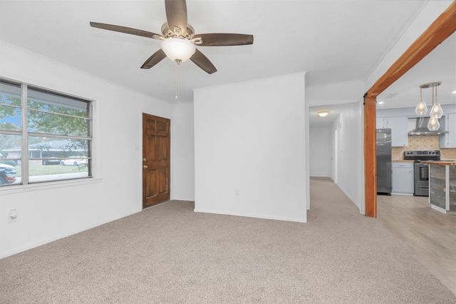 1314 Hooks Street, Crockett, TX 75835