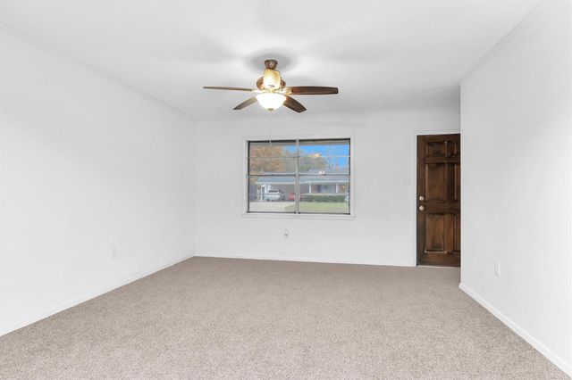 1314 Hooks Street, Crockett, TX 75835