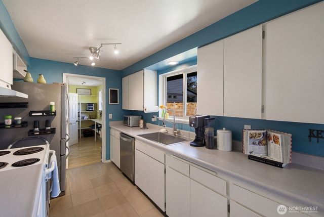 8554 NE 137th Pl, Kirkland, WA 98034