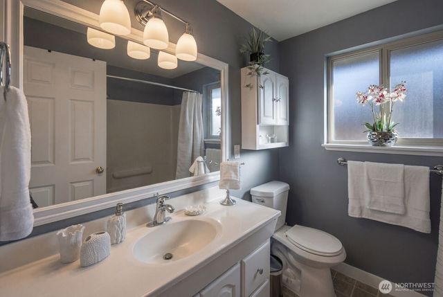 8554 NE 137th Pl, Kirkland, WA 98034