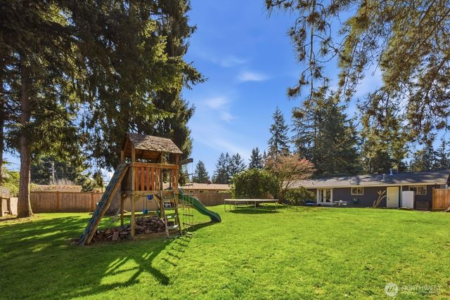 8554 NE 137th Pl, Kirkland, WA 98034