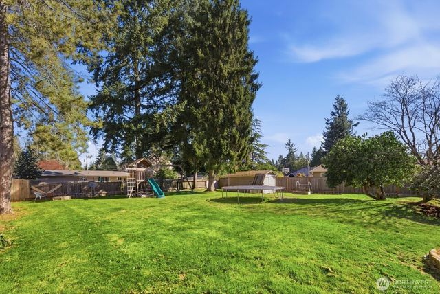 8554 NE 137th Pl, Kirkland, WA 98034