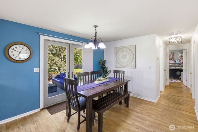 8554 NE 137th Pl, Kirkland, WA 98034