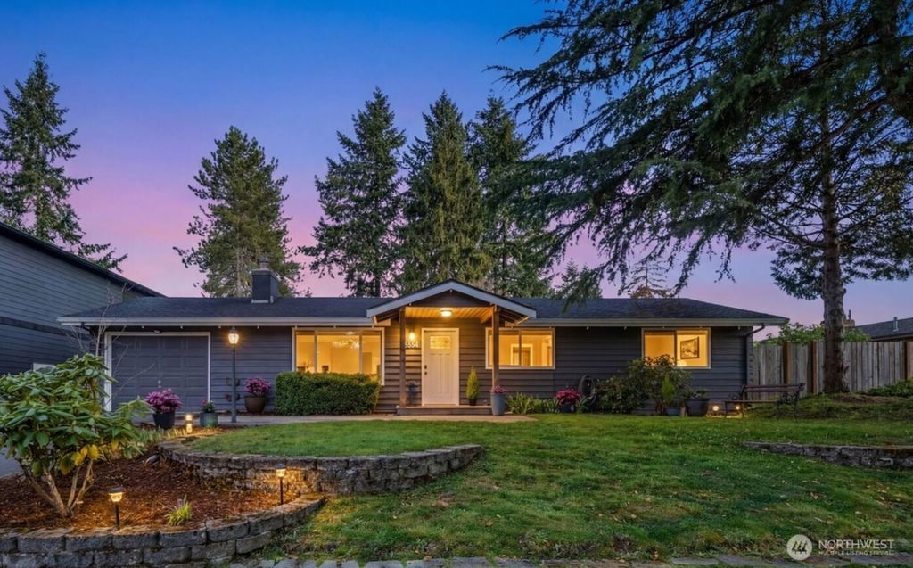 8554 NE 137th Pl, Kirkland, WA 98034