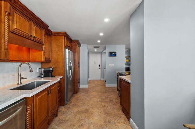 4280 Galt Ocean Drive 27D, Fort Lauderdale, FL 33308