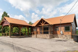 1072 Village Loop Rd, Gatlinburg, TN 37738