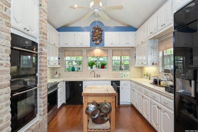6 PLUM LN, San Antonio, TX 78218