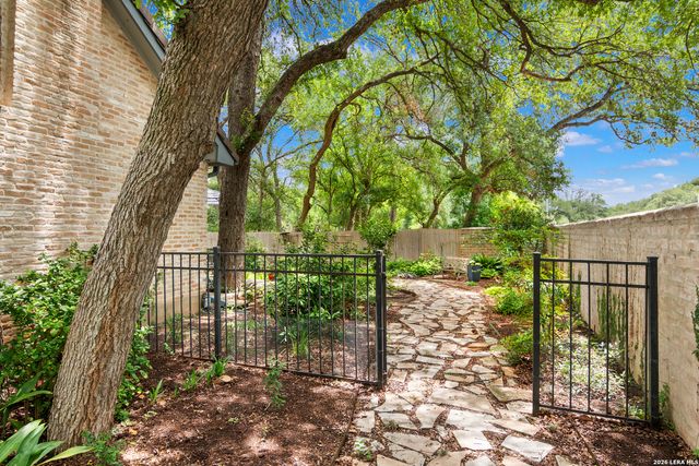 6 PLUM LN, San Antonio, TX 78218