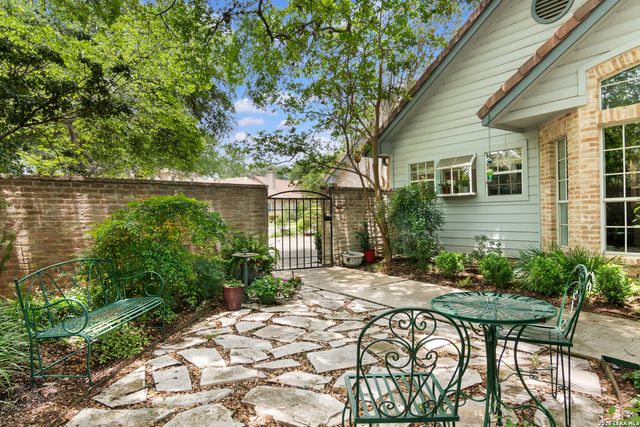 6 PLUM LN, San Antonio, TX 78218