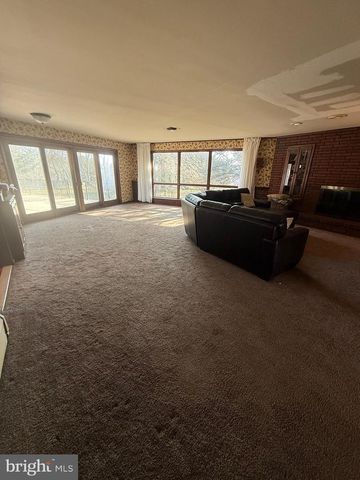 375 SCHOOLHOUSE RD, West Grove, PA 19390