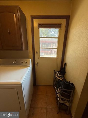 375 SCHOOLHOUSE RD, West Grove, PA 19390