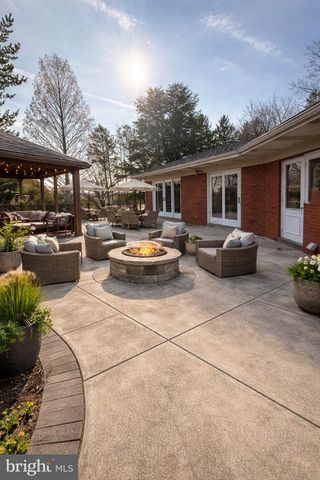 375 SCHOOLHOUSE RD, West Grove, PA 19390