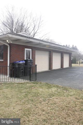 375 SCHOOLHOUSE RD, West Grove, PA 19390