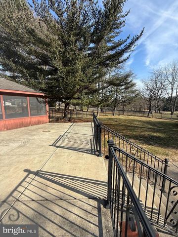 375 SCHOOLHOUSE RD, West Grove, PA 19390