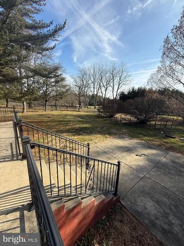 375 SCHOOLHOUSE RD, West Grove, PA 19390