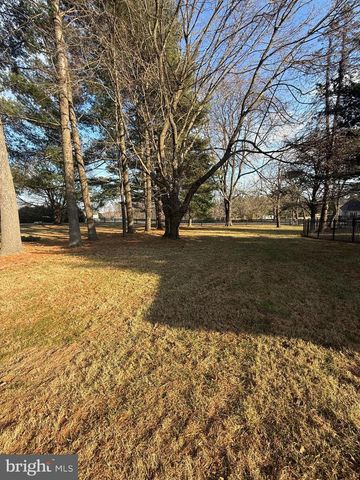 375 SCHOOLHOUSE RD, West Grove, PA 19390