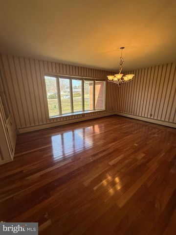 375 SCHOOLHOUSE RD, West Grove, PA 19390