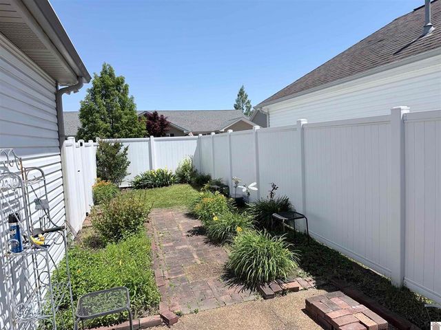 4915 W Towne Drive, Paducah, KY 42001